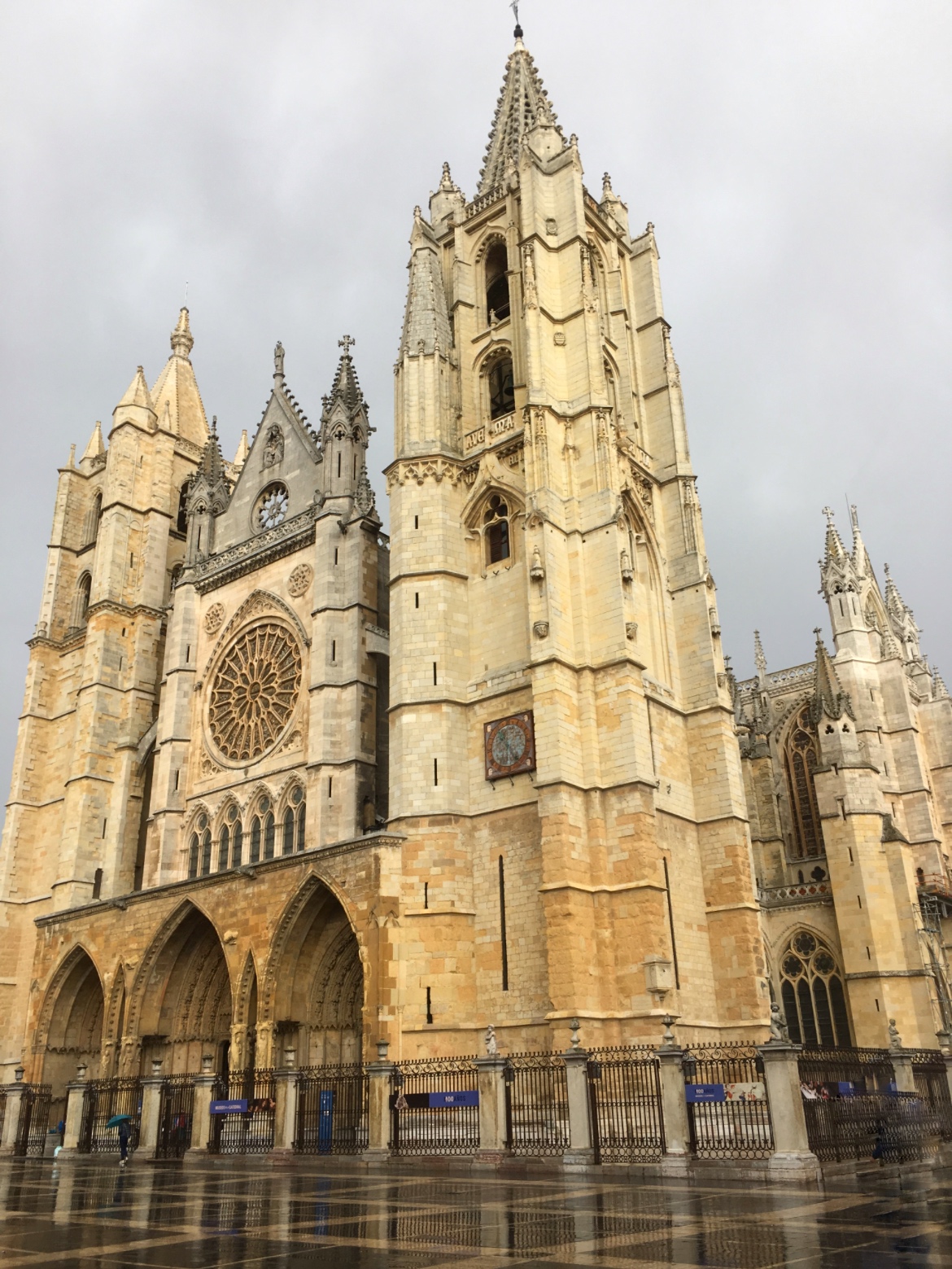 The Leon Cathedral : A Close Up View and the Basilica de San Isidoro Monastery